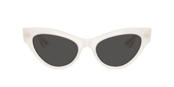 Das Bild zeigt die Oliver Peoples Sonnenbrille OV5573SU 1951c 160687 von vorne.